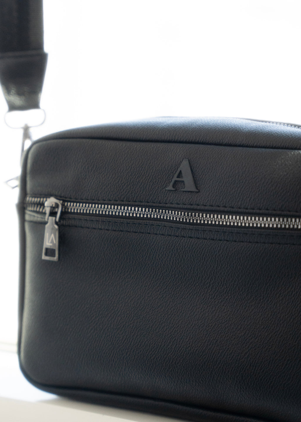CROSSBODY FOR HIM