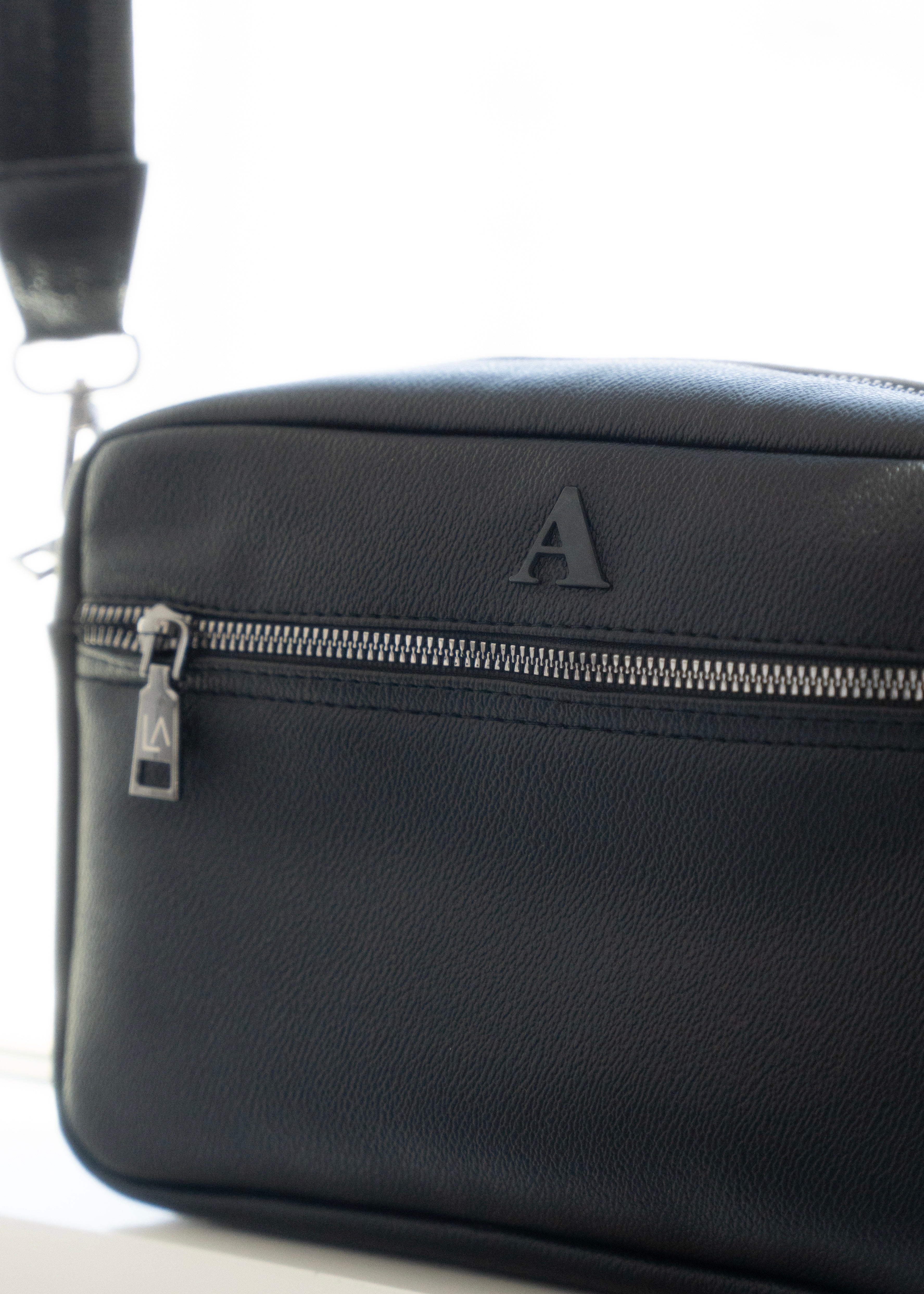 CROSSBODY FOR HIM