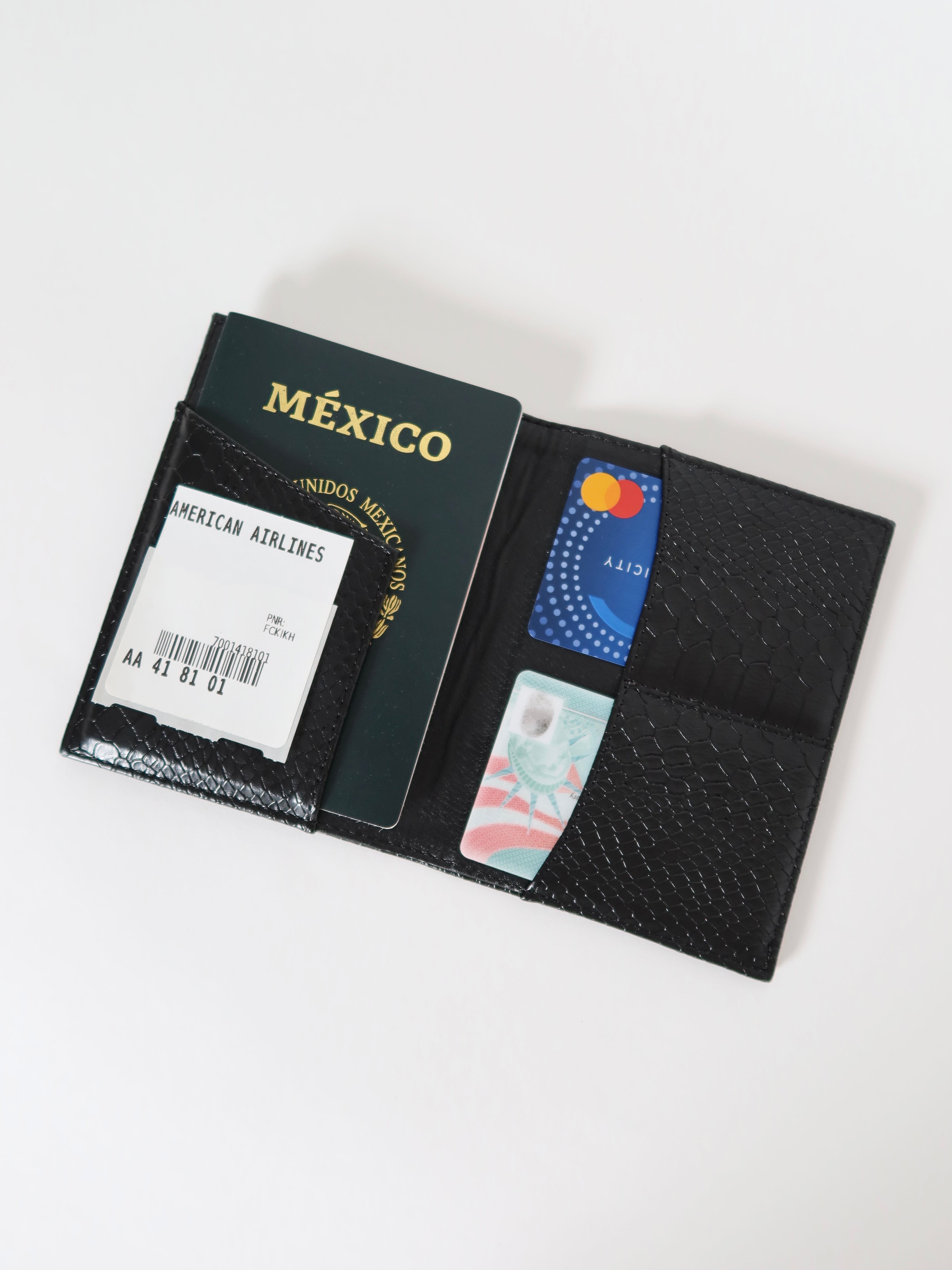 PORTA PASAPORTE NEGRO - S